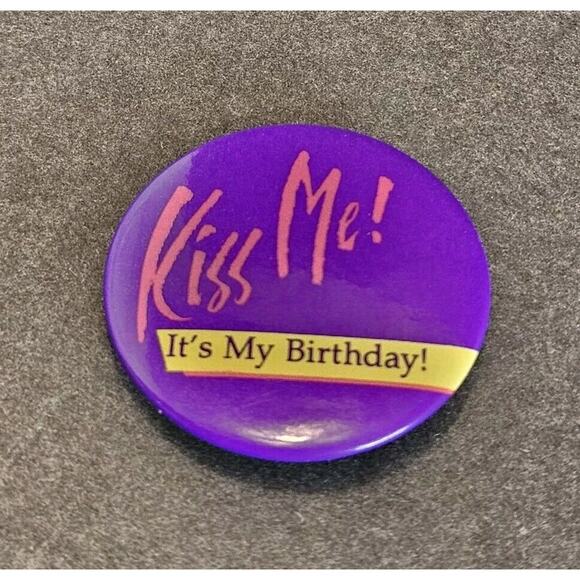 Kiss Me It’s My Birthday Vintage Pin Button Pinback - Picture 1 of 4